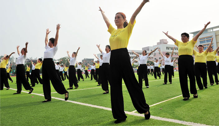 60岁林大妈 每天跳广场舞跳出坐骨神经痛