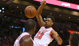 小牛弃魔兽追赶大白边 怀特塞德成联盟拼抢目标