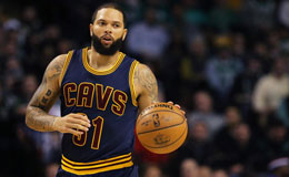 NBA常规赛骑士VS凯尔特人 德隆首秀投丢绝杀球