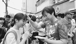 副课班主任三年坚持陪学生晨跑 学生眼中的体育班主任