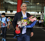 中国男篮新主帅抵京