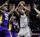 马刺91-79大胜湖人