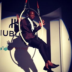 韦德举办慈善时装秀 大秀主持功力