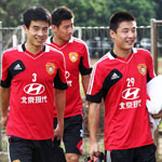 男足抵印尼后首训