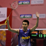 李宗伟夺冠秀奖盘 挥手致谢意