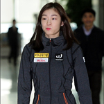 金妍儿现身发布会受热捧 嘟嘴大秀可爱