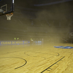 马刺森林狼墨西哥海外赛 球馆火灾被迫延误