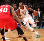 阿杜42+9威少三双雷霆轻取76人