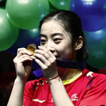 王适娴夺冠挥臂庆祝 紧盯金牌显渴望