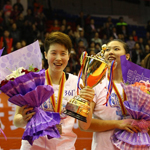 冰火两重!李静笑展奖杯 王佳敏场边抹泪