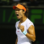 李娜进决赛握拳庆祝 齐布娃郁闷欲摔拍