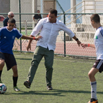 ���ɶ�������ǰŮ��ͬΪ�α���ϯ�