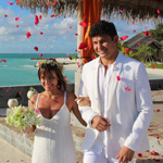 埃神和女友举行浪漫婚礼