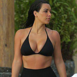 卡戴珊泳池秀身材