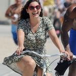 Ӣ��Ů���򡤲�³�˺�̲�ȼ� ��ȹ�ﳵ¶��