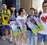 巴黎圣日耳曼抵京备战 狂热球迷苦候伊布