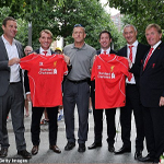 罗杰斯参观911纪念馆 献花环表情凝重