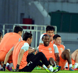 鲁能踩场训练备战足协杯