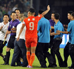 京鲁大战火爆冲突 进球越位+红牌