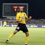 吉拉迪诺背负期望与质疑的冠军射手