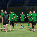 国安踩场训练备战广州富力