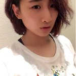 何雯娜微博上晒出自己短发造型