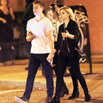 С������Ů�������������Լ�� ˿�������⹷�и���