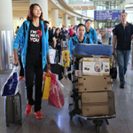 郎平带领中国女排回国了心情甚好