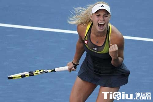 WTA泛太赛：沃兹惊险大逆转 成功晋级八强