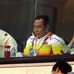 蔡振华观战 眉头紧锁神情凝重