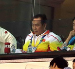 蔡振华观战 眉头紧锁神情凝重