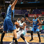 NBA季前赛:黄蜂99-97魔术