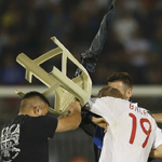 欧预赛因双方球员激烈冲突 提前终止