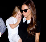 贝嫂一家被偷拍小七不乐意 哥哥们当保镖