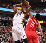 NBA常规赛:火箭104-93爵士