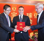 帅爆!卡纳瓦罗上任发布会