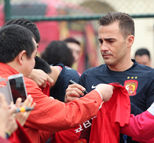 恒大新帅卡纳瓦罗首训 引球迷围观