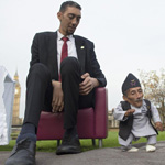 世界最高人比姚明高25cm 与最矮之人相聚伦敦