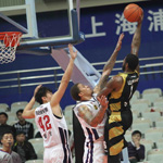 CBA第28轮:上海81-102山东