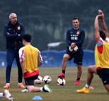 卡纳瓦罗指挥恒大备战新赛季训练 颜值爆表