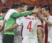 国足出线谁最嗨 翻译哥激情耍拳+掉进冰桶