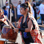 日本美女球迷娇俏可爱 擂鼓猛女霸气十足