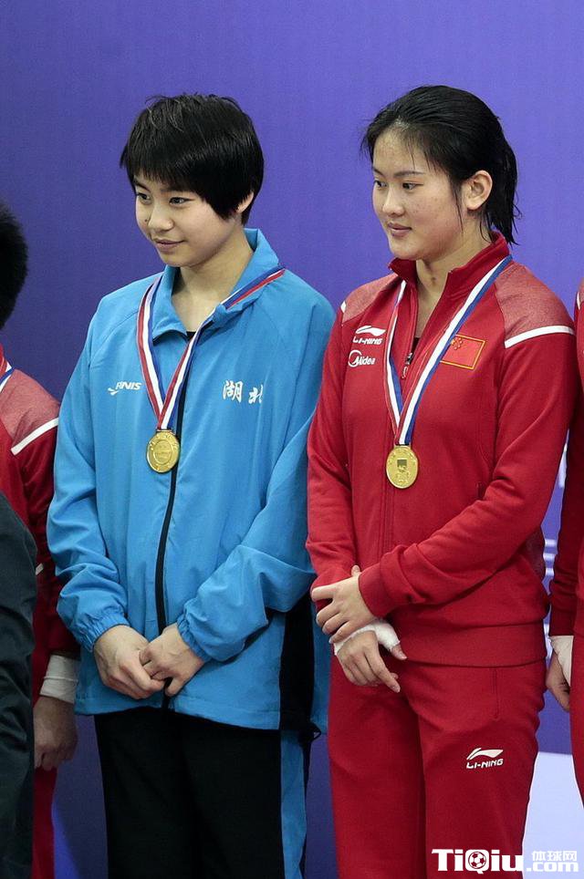 陈若琳女双10米台摘首金 中国跳水冠军赛开赛