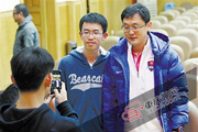 学霸最爱孙继海 力帆老董带队进中学