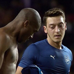 厄齐尔半场与对手换球衣引争议