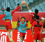 国足训练现灌篮高手经典一幕