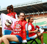 洋妞美女拍写真助威恒大