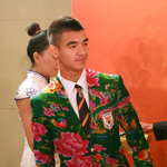 鲁能众将引领时尚 鲁能众将“穿”大花袄