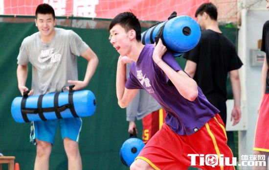 男篮6月底热身赛三战立陶宛