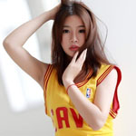 美女球迷球服写真助阵勇士